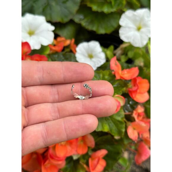 Sterling Silver Adjustable Oxidized Flower Toe Ring - Picture 4 of 5